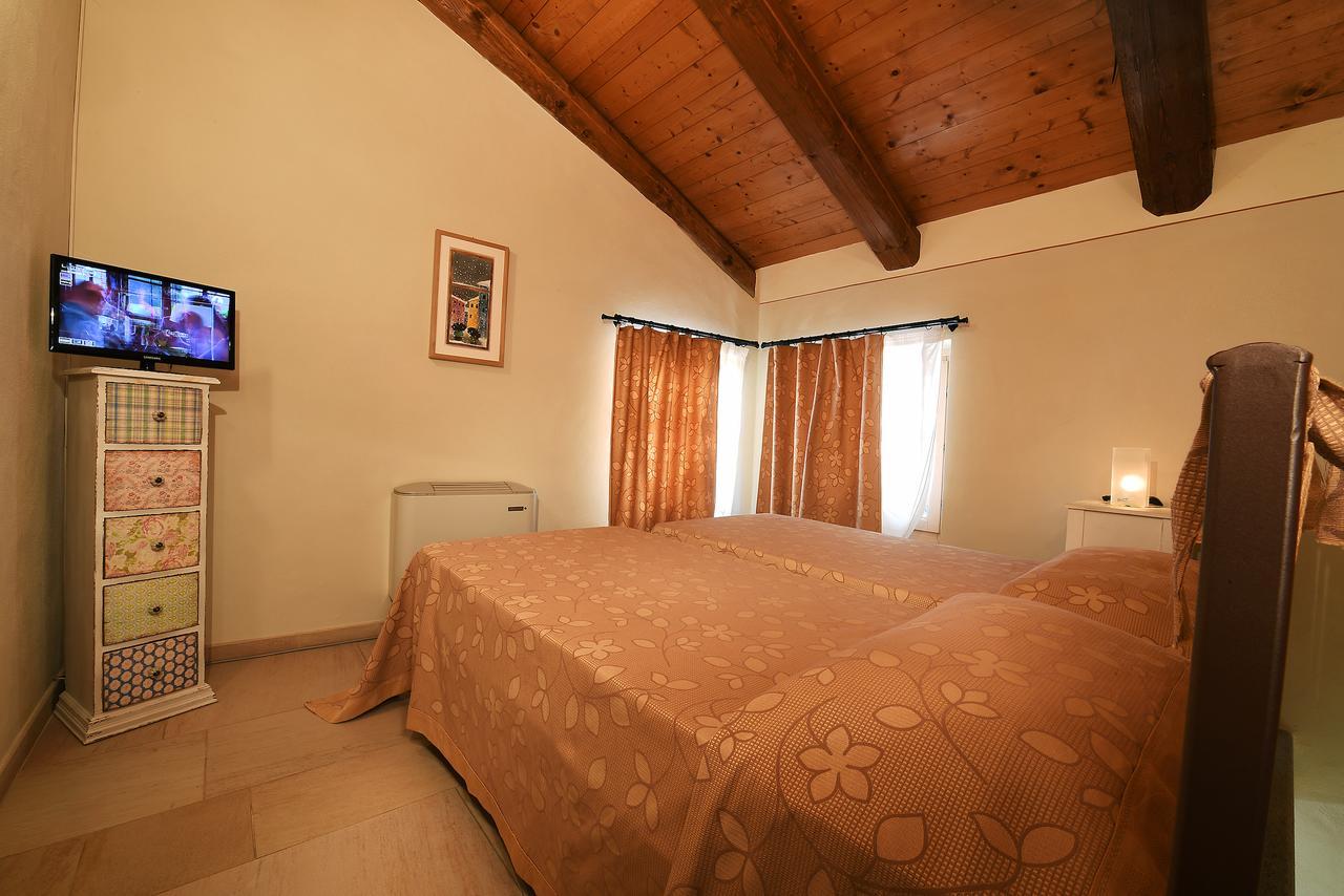 Bed and Breakfast Notte in Langa La Morra Exterior foto