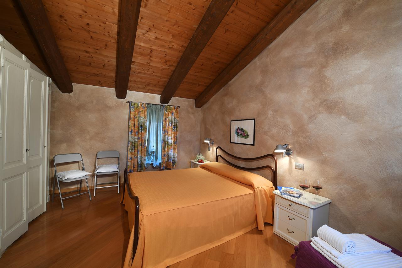 Bed and Breakfast Notte in Langa La Morra Exterior foto